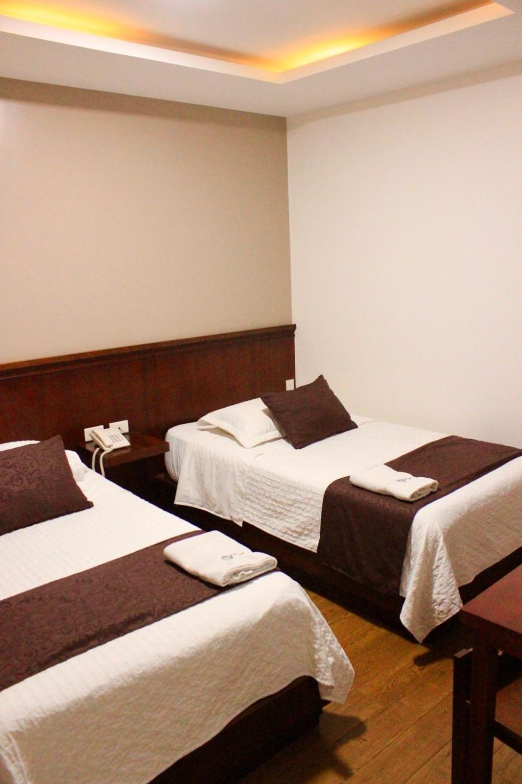 לוחה Hostal Camil מראה חיצוני תמונה